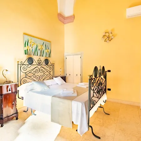 Palazzo Insula Bed & Breakfast 3*