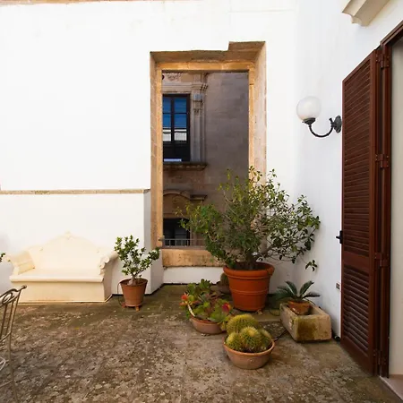 Palazzo Insula *
