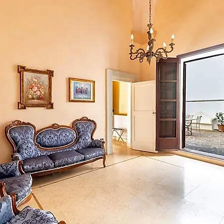 Palazzo Insula Bed & Breakfast 3*